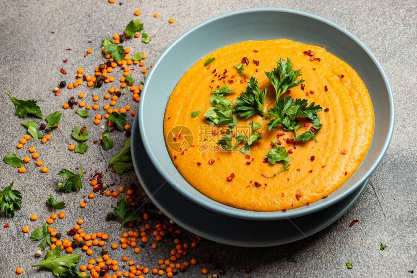 特朗普与苹果(AAPL.US)即将宣布新的1000亿美元投资计划 以提升美国制造业能力